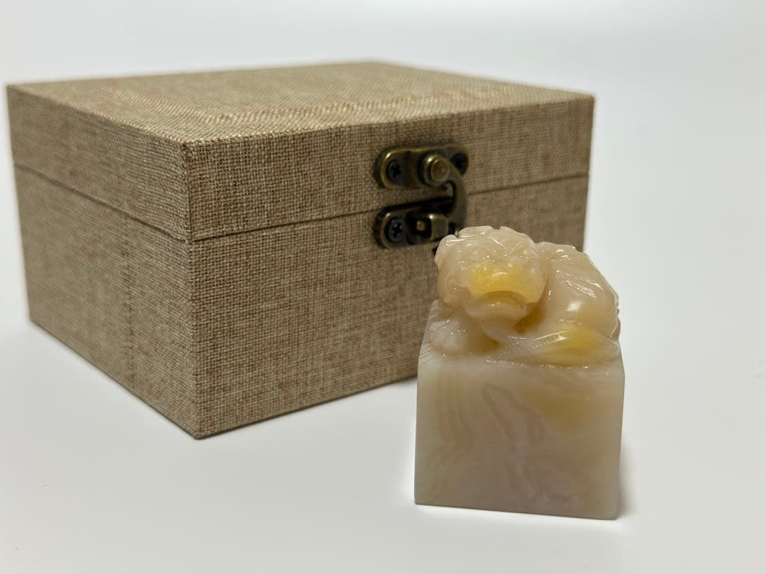 132 ラオス石　 田黄　古獣　印石　印材　落款　雅号　書道　箱付き