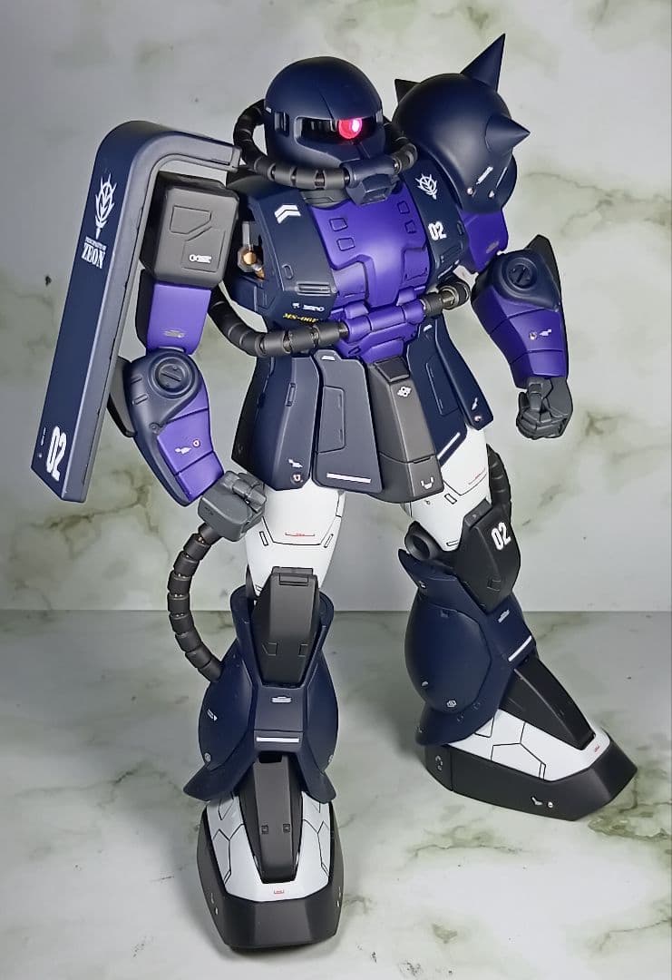 ザクⅡ　黒い三連星カラー　塗装済完成品　MG 1/100　ガンプラ　ガンダム