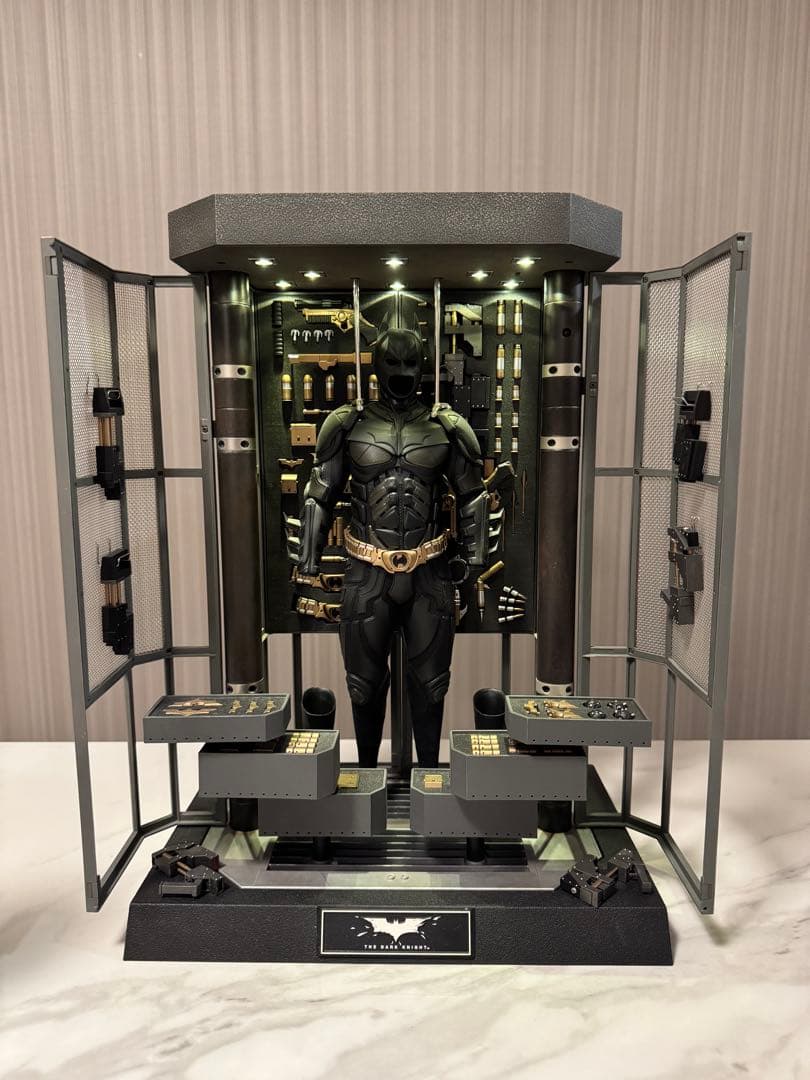 ホットトイズ ダークナイト 格納庫 ブルースウェイン付き トイサピエンス限定