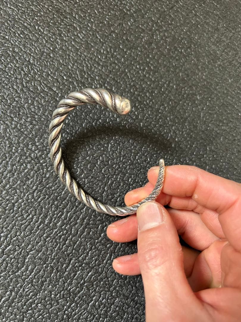 シュガーヒル　SUGARHILL TRI-CRESENDO BANGLE