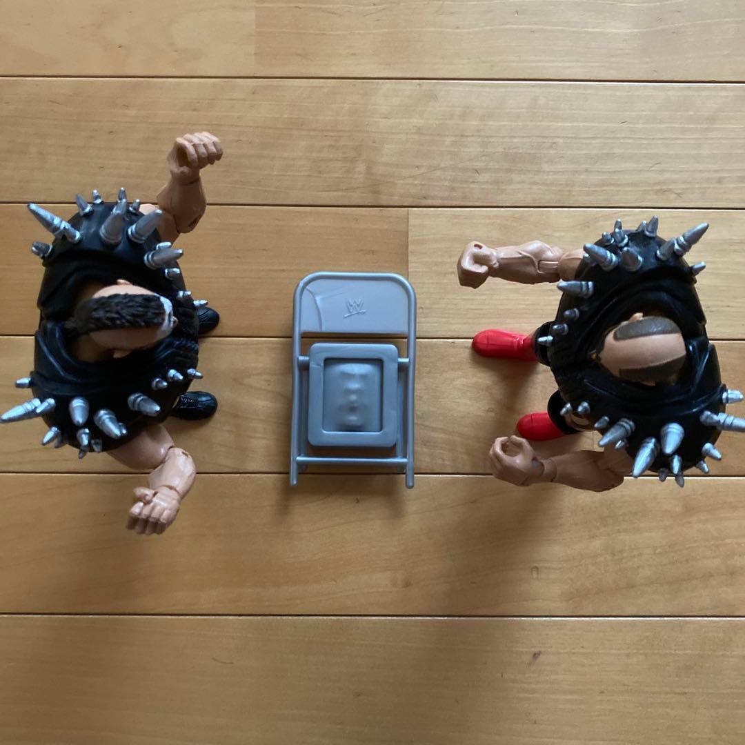 WWE ロードウォリアーズ　プロレスフィギュア 2体セット 凶器椅子付き