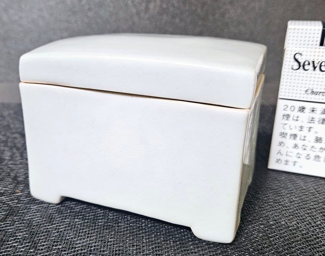 名工】瀧田項一作　白磁　小箱　香炉　香合　小物入れ　【師　富本憲吉　濱田庄司