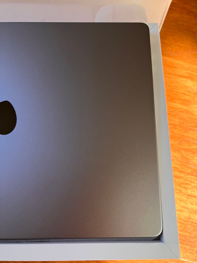 221 超美品　MacBook Pro 14インチ　新品ハードケース付き