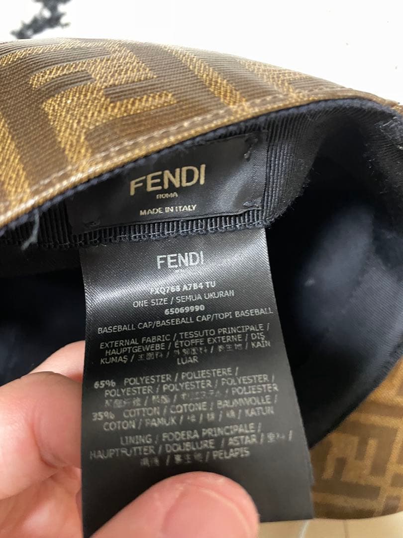 FENDI ブラウンキャップ レザー