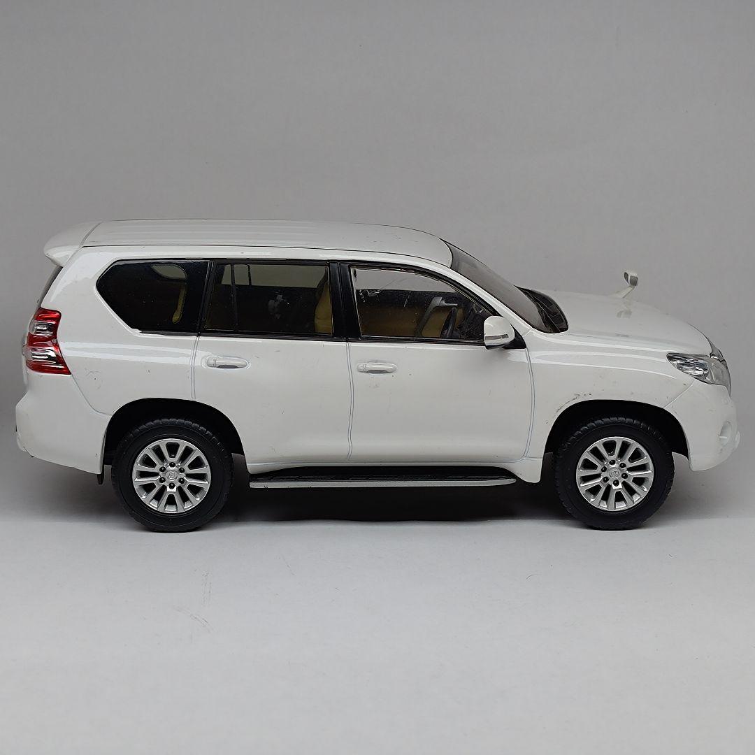 ランドクルーザープラド 前期 カラーサンプル ホワイトパールクリスタルシャイン