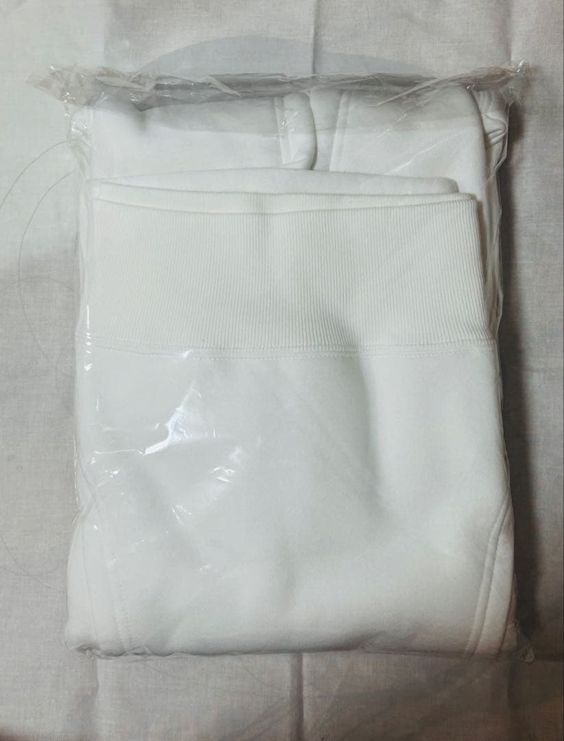 奥野壮　白パーカー