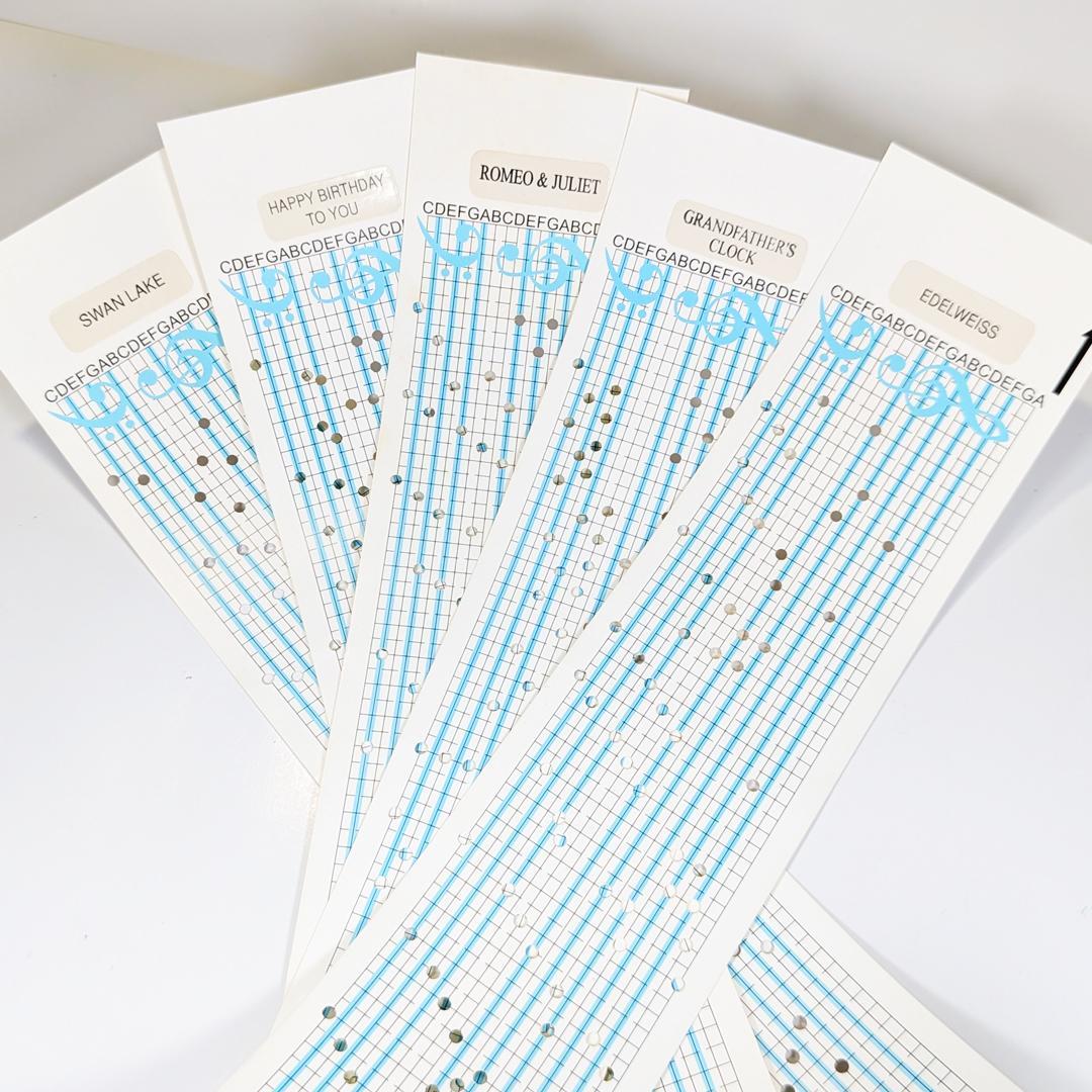 【処分品】手回し式20弁オルゴール2台＋演奏カード13曲付