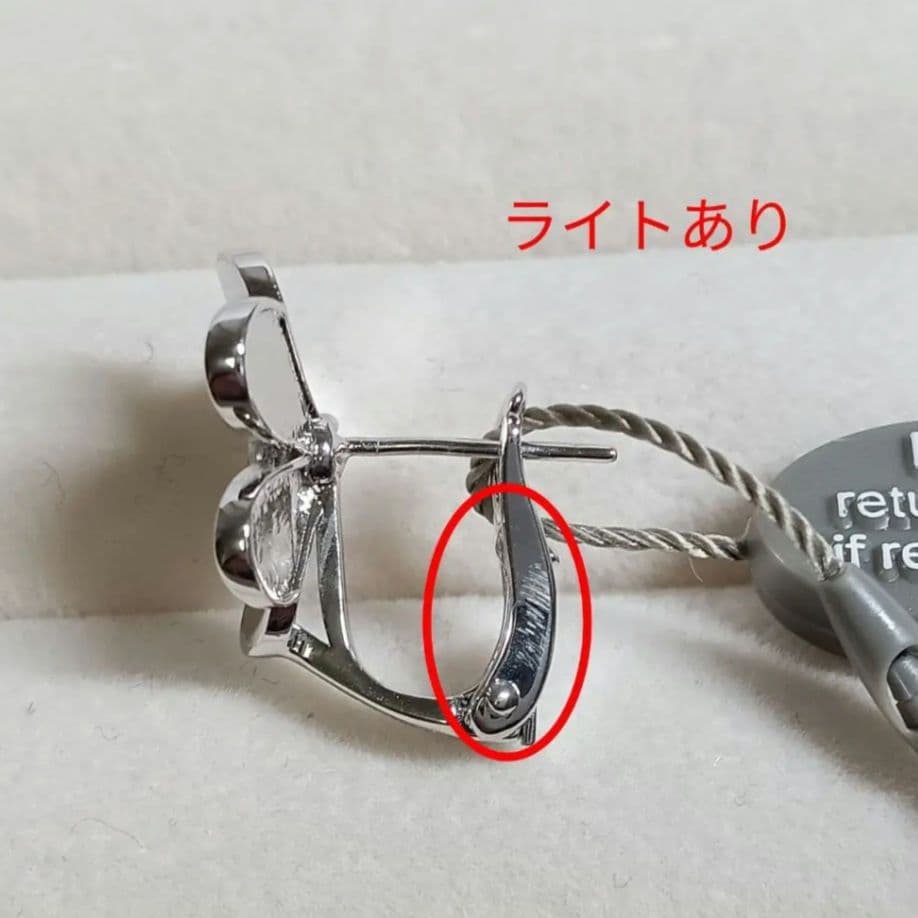 訳あり　ハイクオリティ　三つ葉ピアス　フラワーピアス　ホワイトゴールドカラー