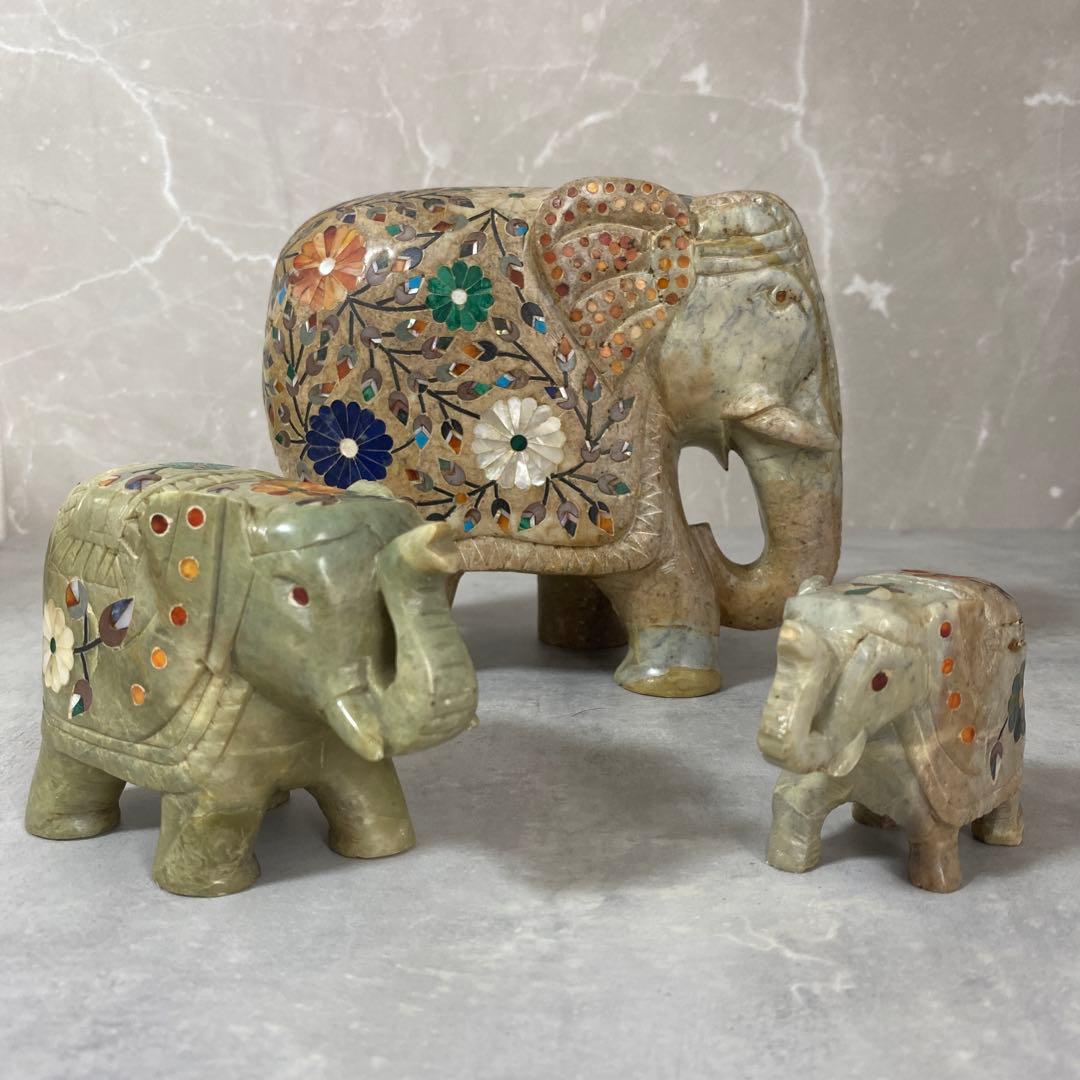 インド工芸品　天然石　花柄　象の置物　大中小3点　縁起物