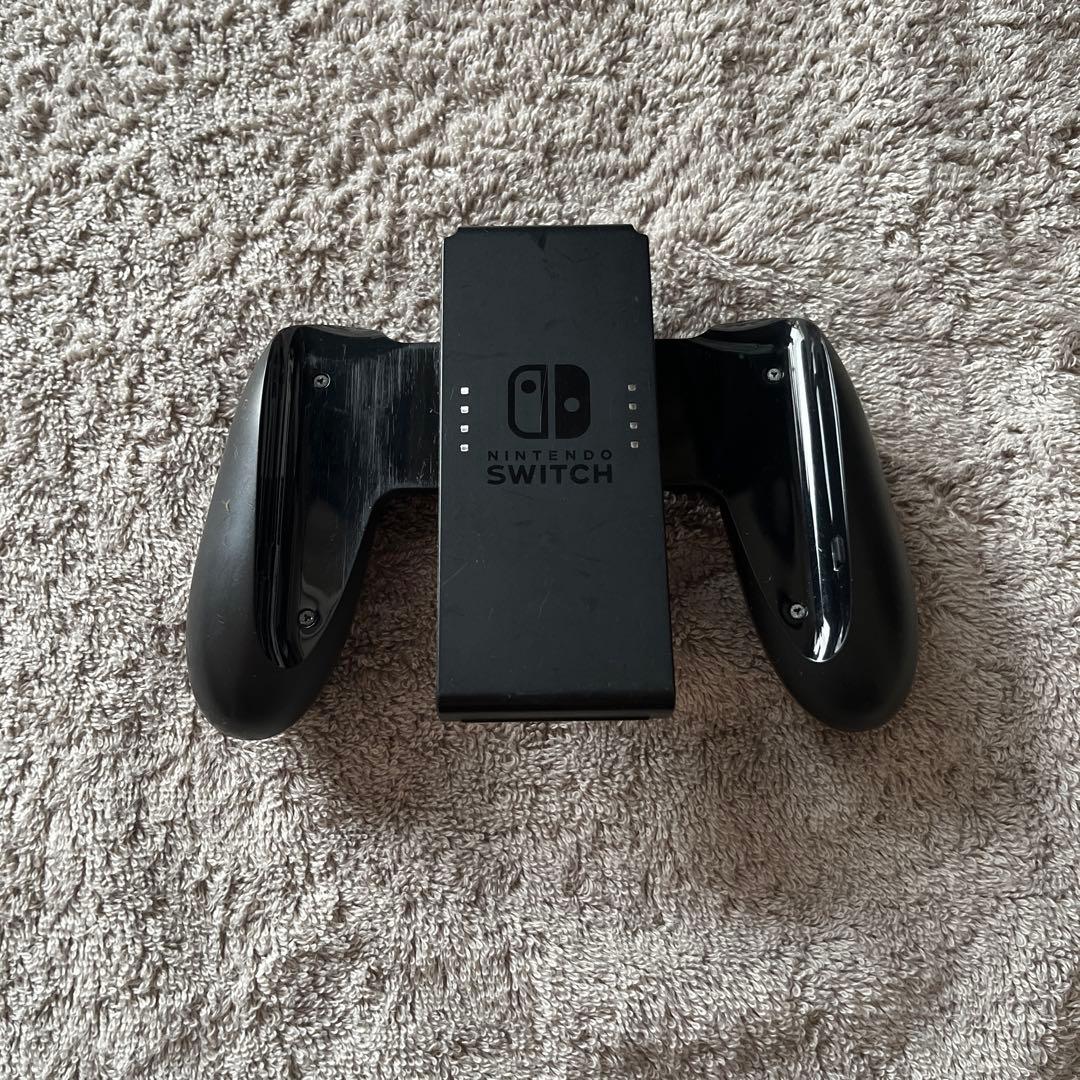 Nintendo Switch グリーンとピンクのジョイコン