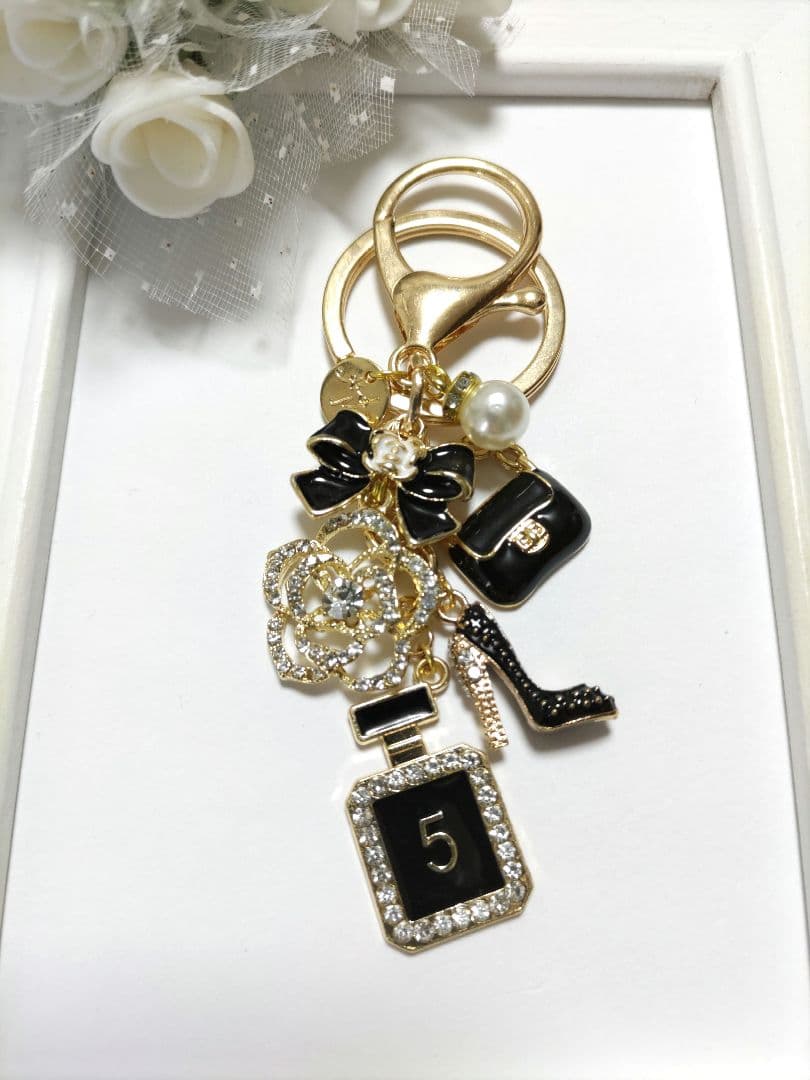 ハンドメイドチャーム　キーホルダー　キラキラカメリア　黒系　他おまとめ