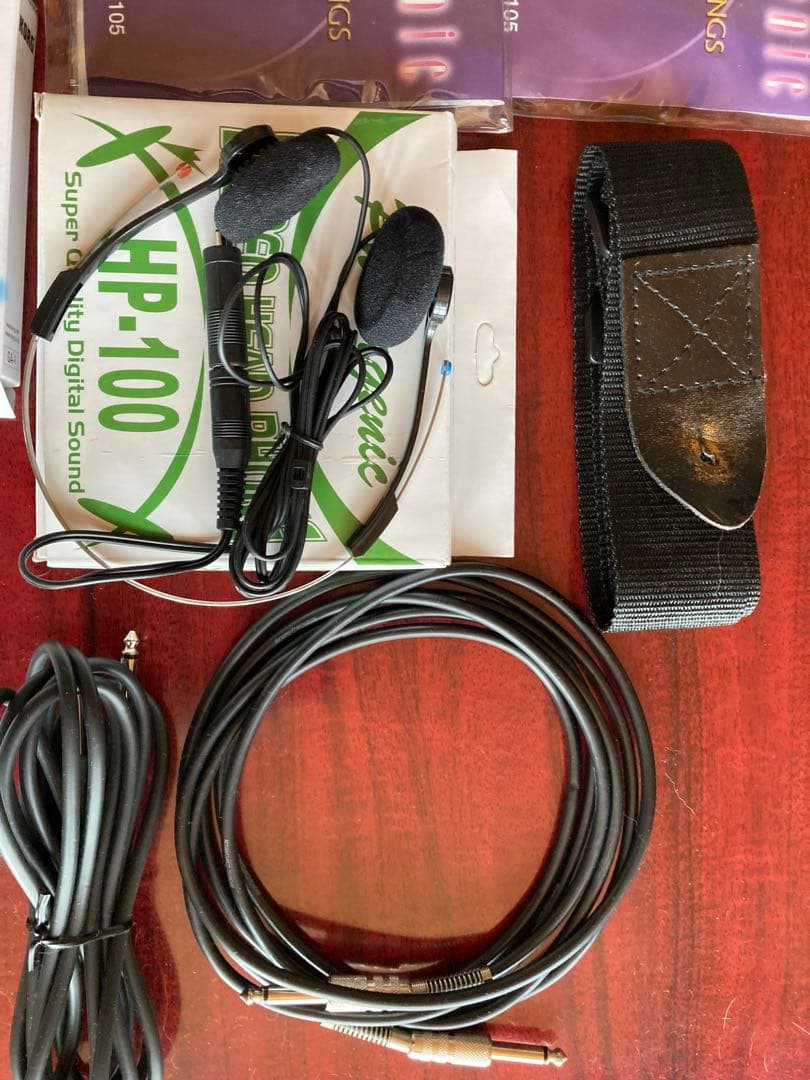 SELDER エレキベース ホワイト ギターケース・アンプ付き