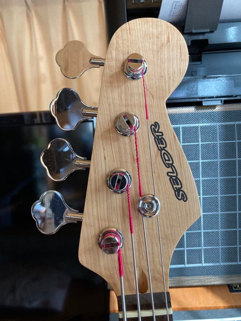 SELDER エレキベース ホワイト ギターケース・アンプ付き