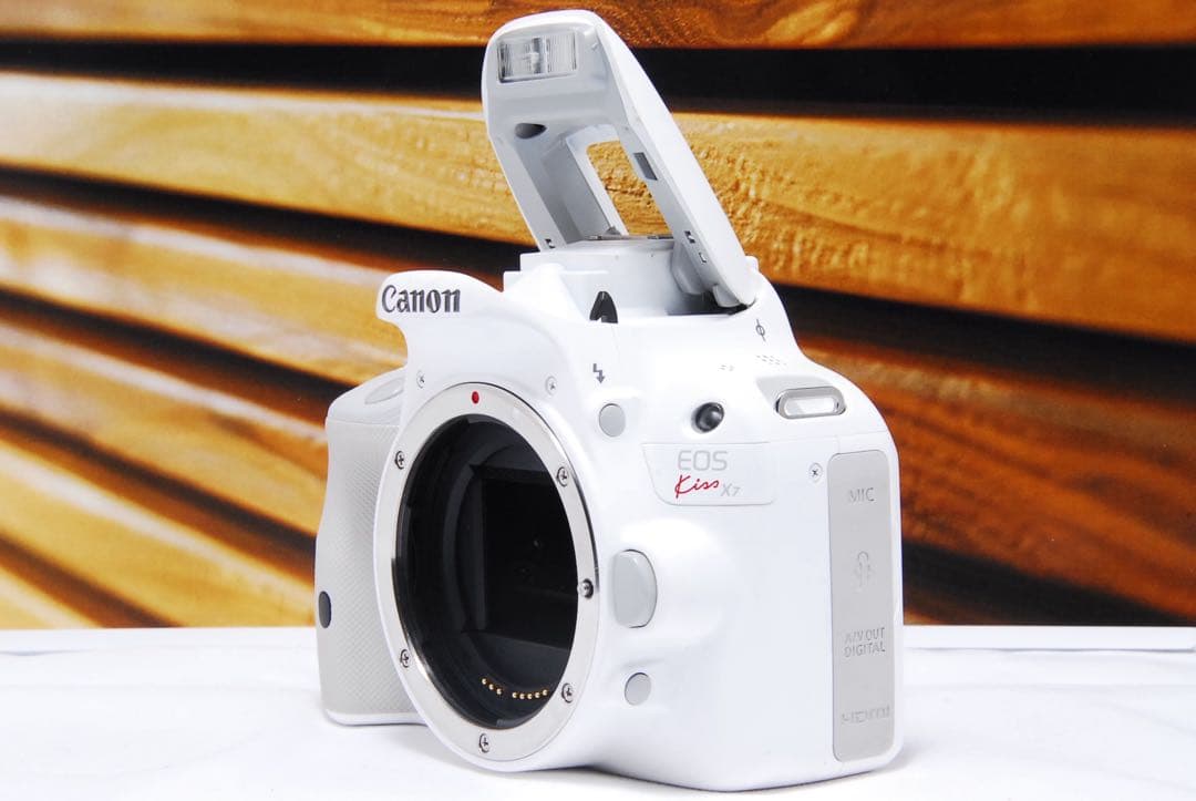 「スマホ卒業」最初の一眼に Canon Kiss X7 ホワイト スマホ転送