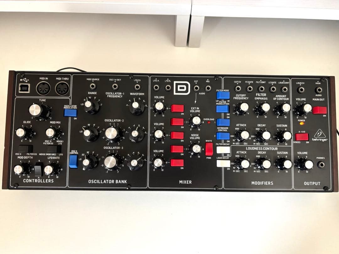 Behringer MODEL D ベリンガー アナログシンセサイザー