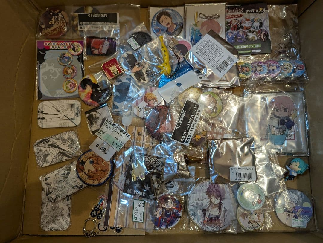 １２０サイズ　１３００点以上　ノンジャンル　大量　缶バッジ　アクスタ　まとめ売り