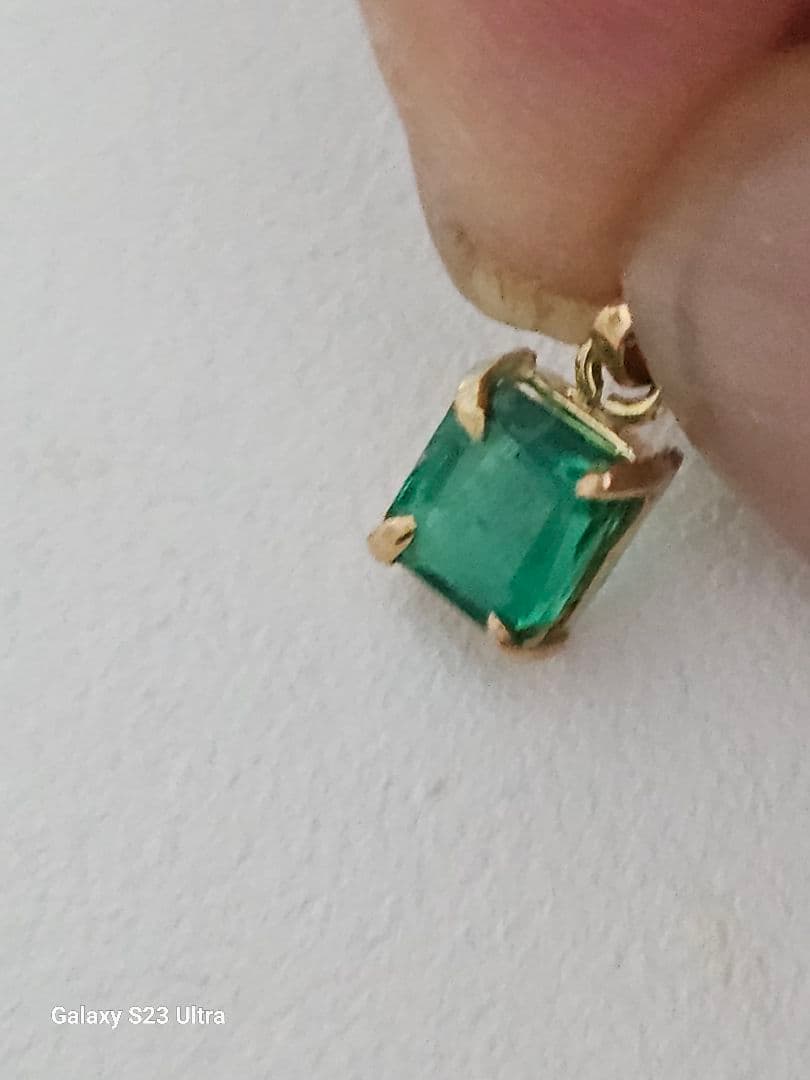 K１８コロンビア産エメラルド　ペンダント５x４mm