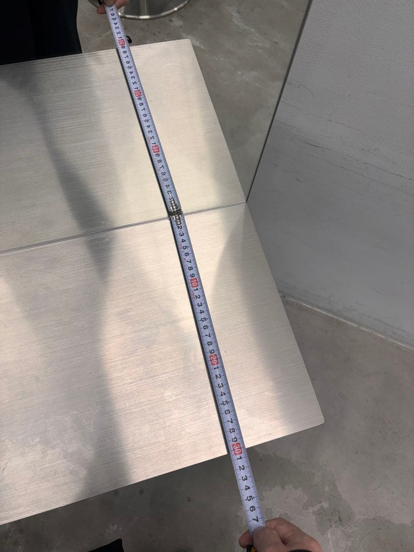 美容室　椅子イス　セット面　黒いレザーサロンチェアとミラー付きテーブルセット