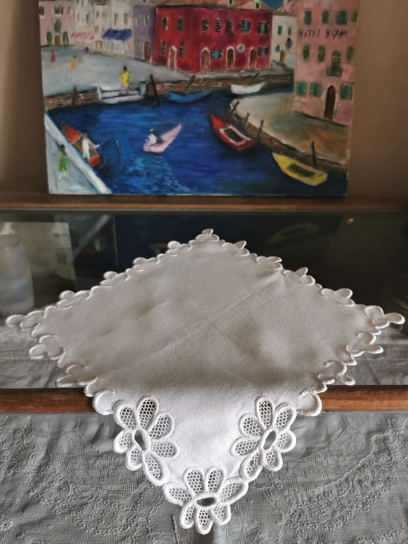 アンティークフランス 花びらチュールの西洋菊 スカラップ白糸刺繍 ハンカチクロス