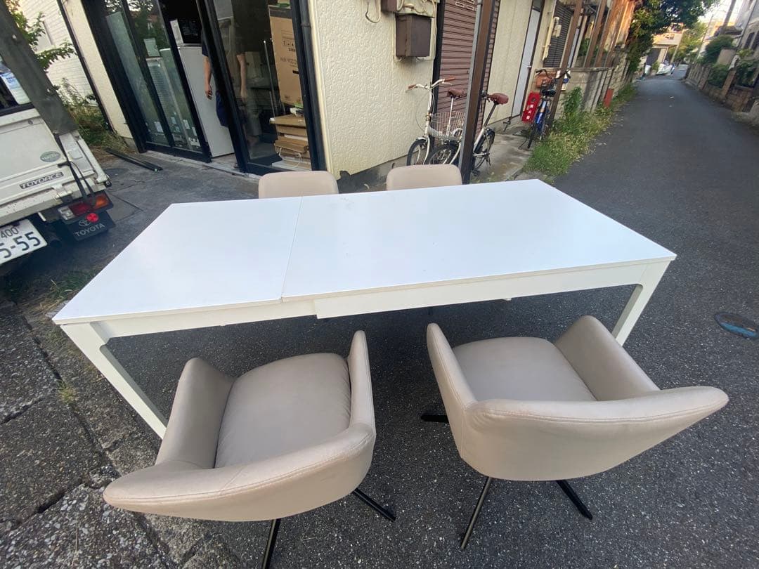 今週中に購入したらセール☆ホワイトダイニングテーブルとベージュアームチェアセット