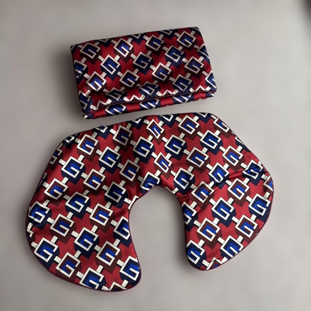 GUCCI ネックピロー レッド・ブルー