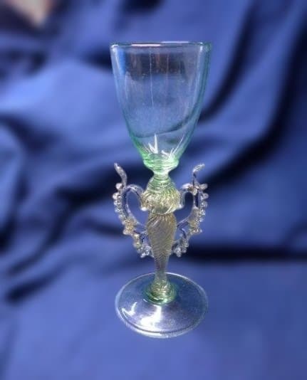 繊細で美しいヴェネチアングラスです。緑色です