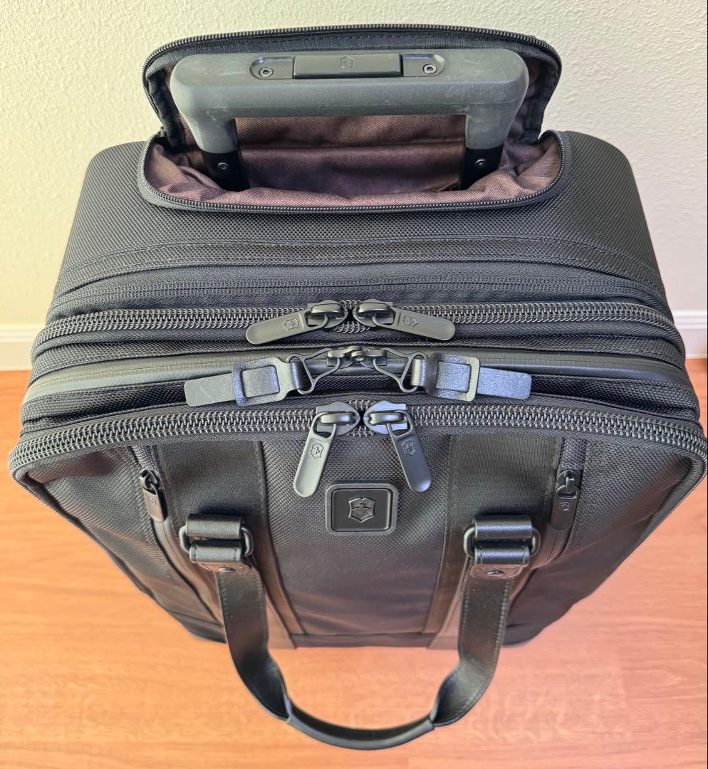 ヴィクトリノックス ブラック ビジネスキャリーケース 拡張可能 伸縮式ハンドル