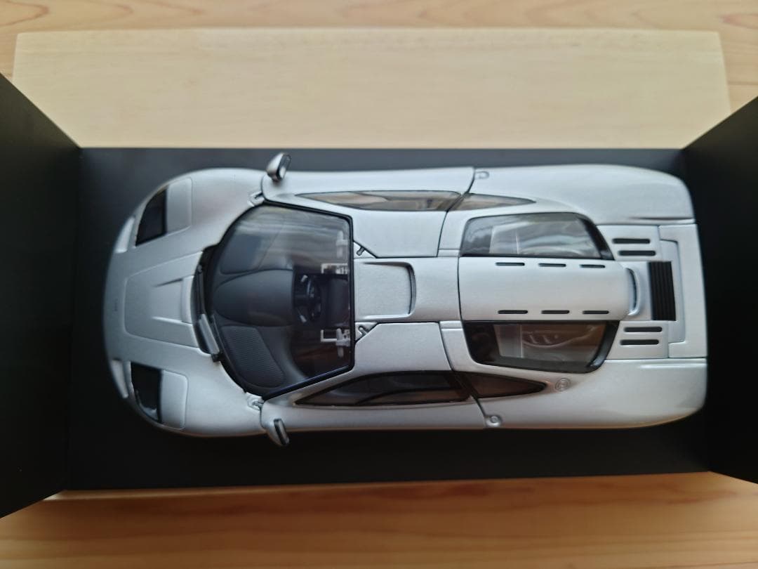 1/18 UT models（ユーティモデル）マクラーレンF1 ロードカー