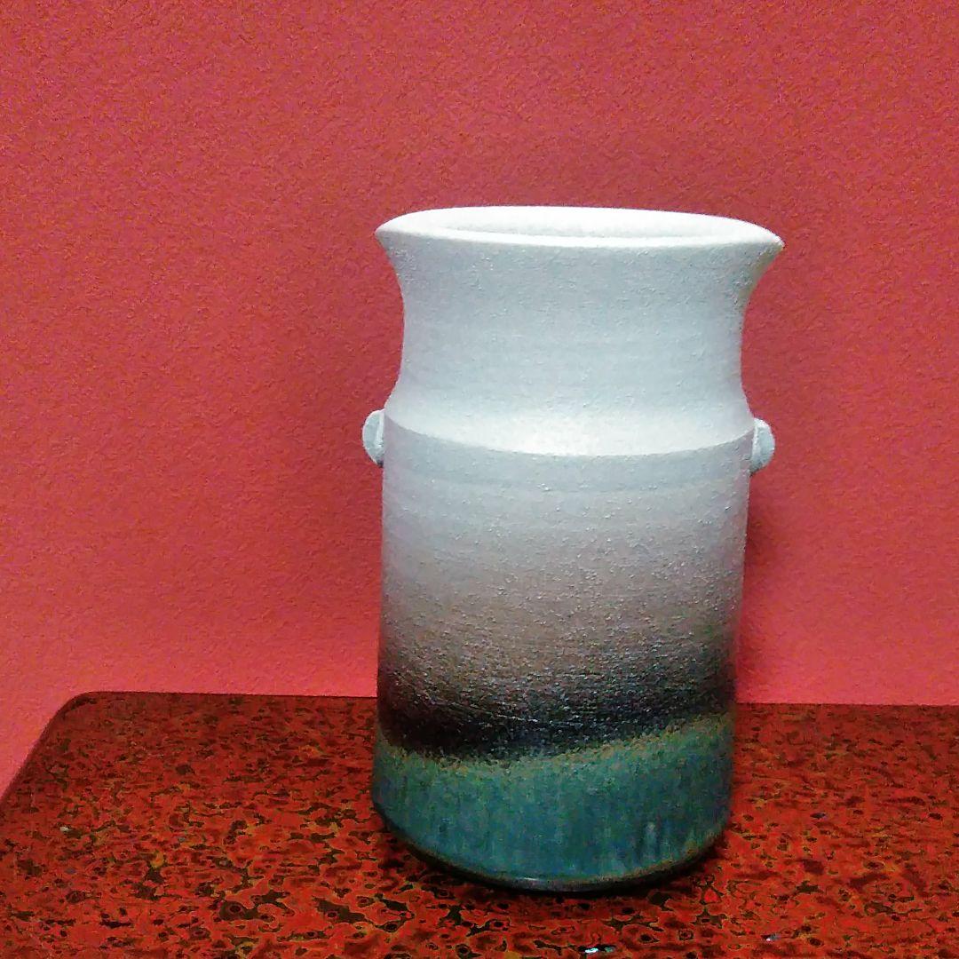 瀬戸焼~日展特選/評議員/審査員~加藤釥~釉彩蝶文花入