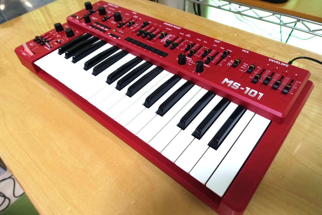 BEHRINGER MS-101 アナログシンセサイザー レッド 37鍵