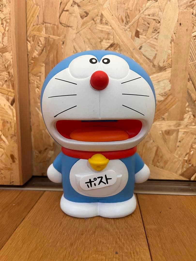 限定品 2020年 代用シールでポストになった ドラえもん 貯金箱 蓋なし