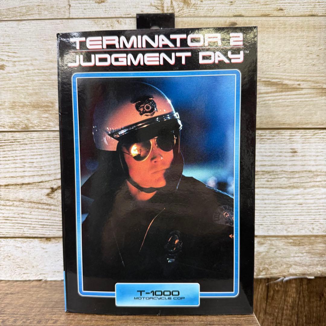 NECA T-1000 Motorcycle Cop フィギュア