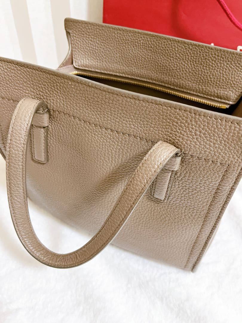 サルヴァトーレフェラガモ エイミー ガンチーニ ハンドバッグ