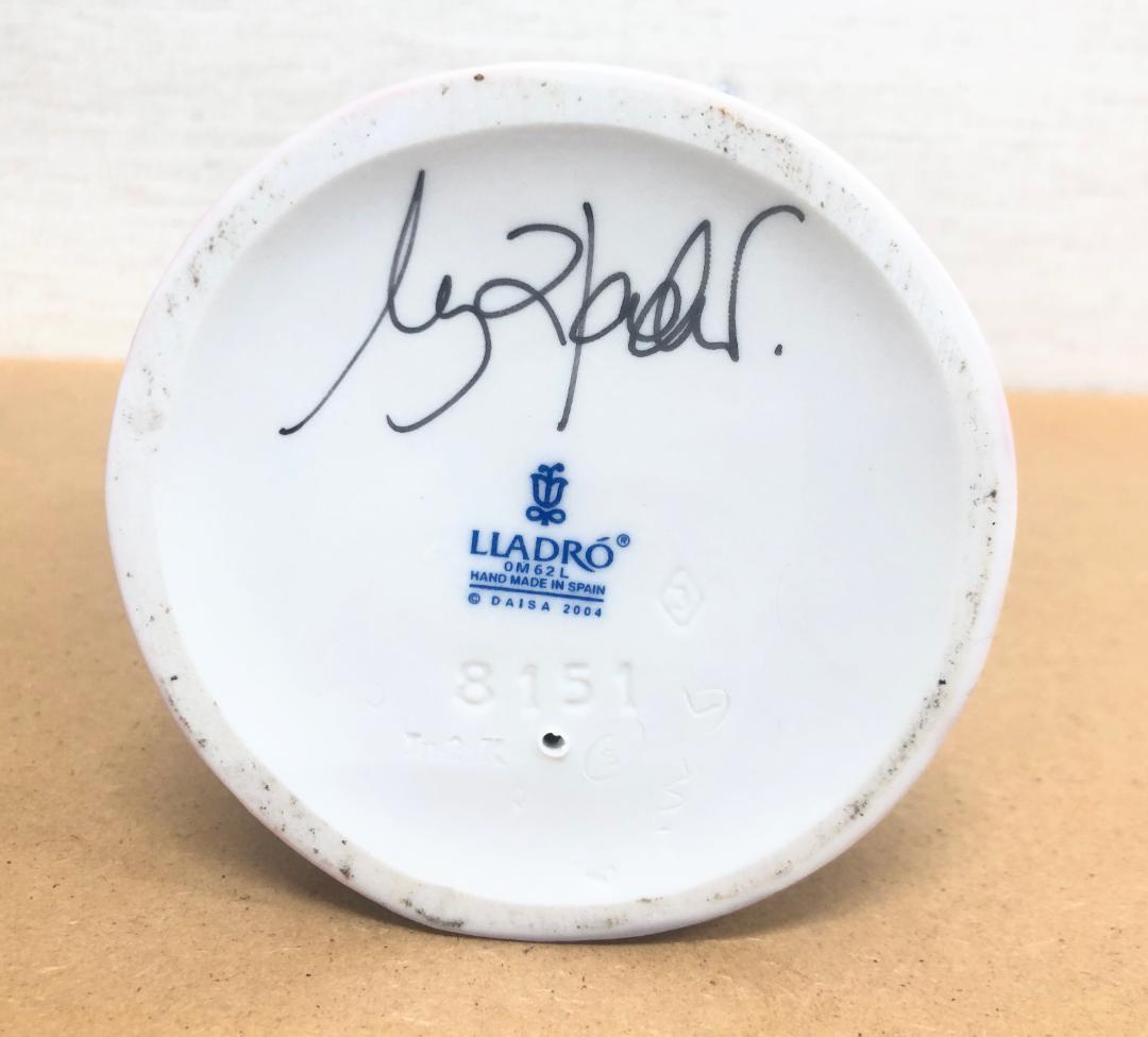 リヤドロ■花束を抱きしめている少女　磁器人形　フィギュア　置物　メルヘンチック