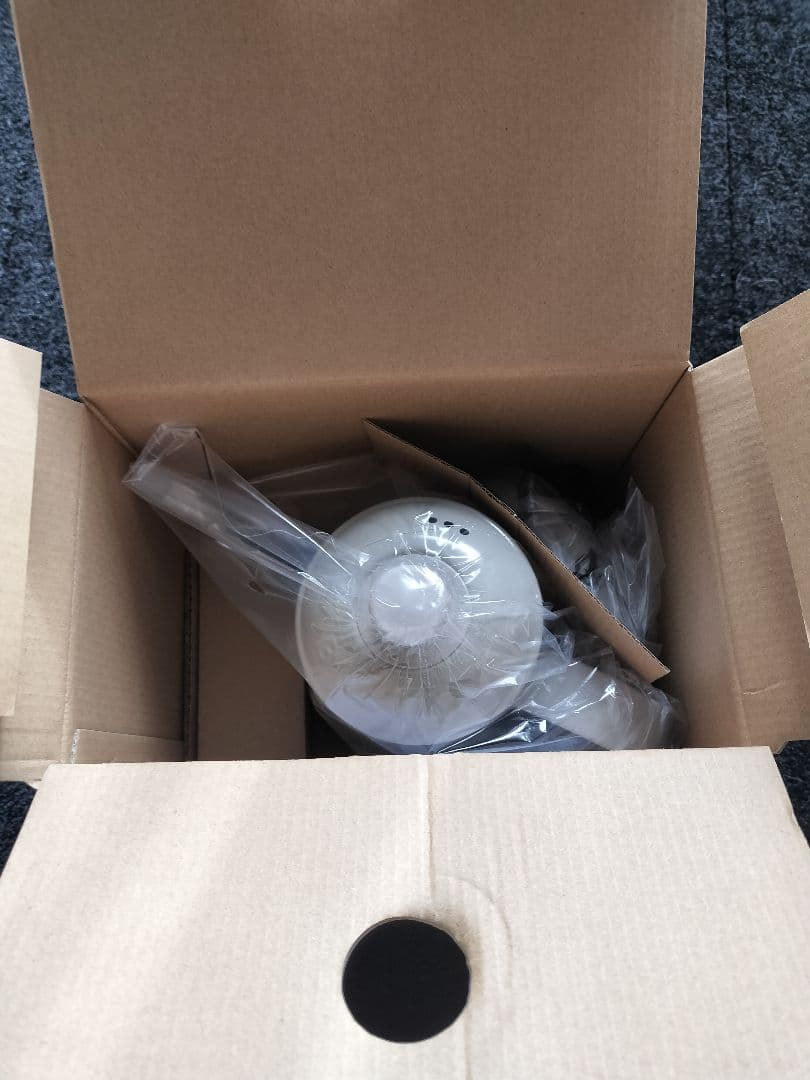 電気ポット　BRUNO BOE072-GRG CREAM