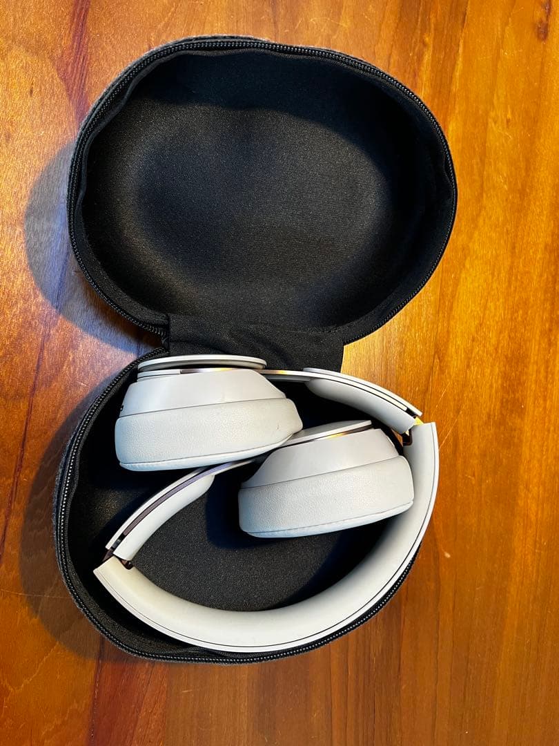 Beats Solo Proワイヤレスヘッドフォン ホワイト ケース付き