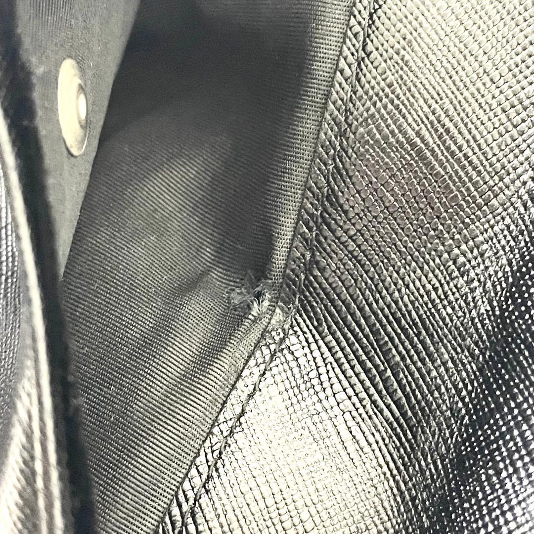 プラダ　PRADA 三つ折り財布　サフィアーノ　ブラック　黒　レザー　三角ロゴ