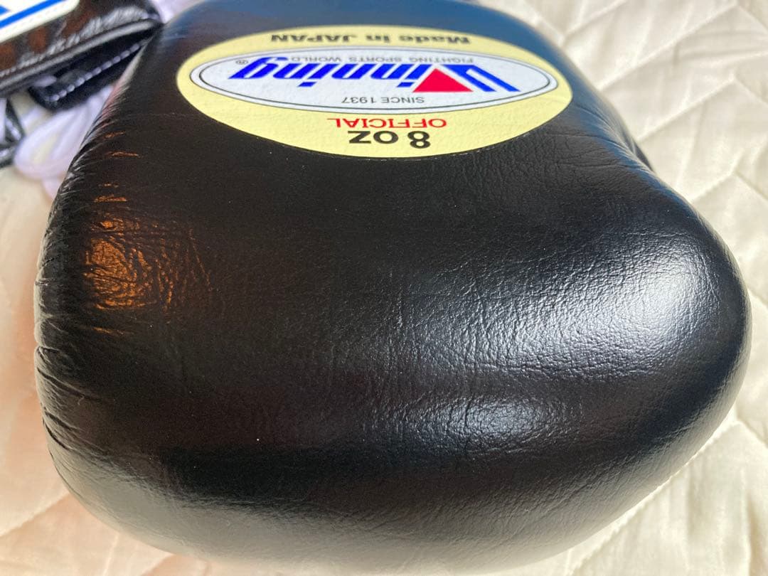 美品Winning ボクシンググローブ 8 oz 紐式おまけバンテージ２セット付