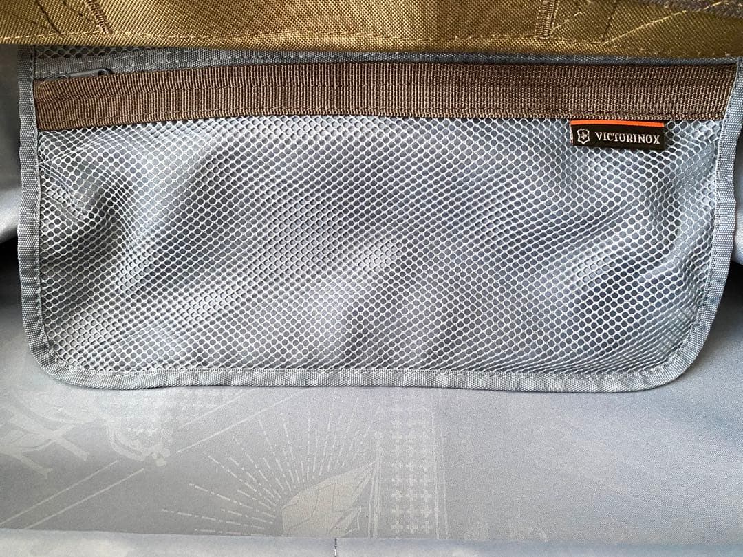 【新春SALE】極美品VICTORINOX ビクトリノックス　ボストンバッグ 緑