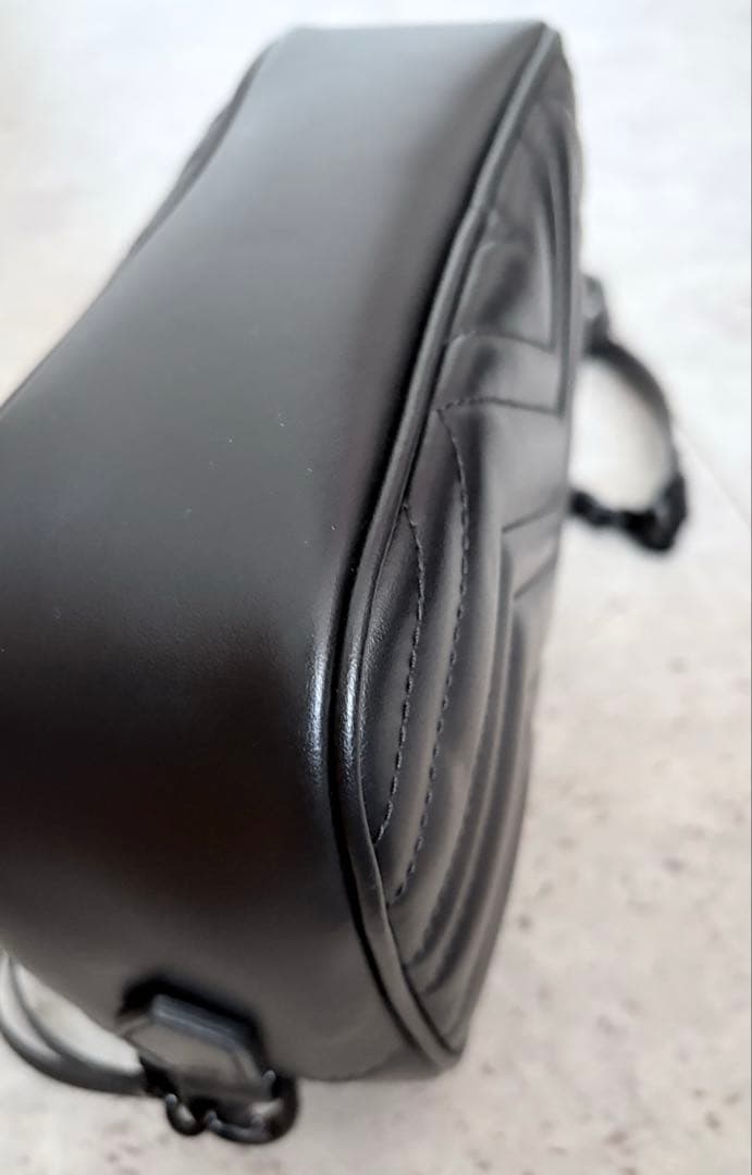 GUCCI GGマーモント キルティング スモール ショルダーバッグ