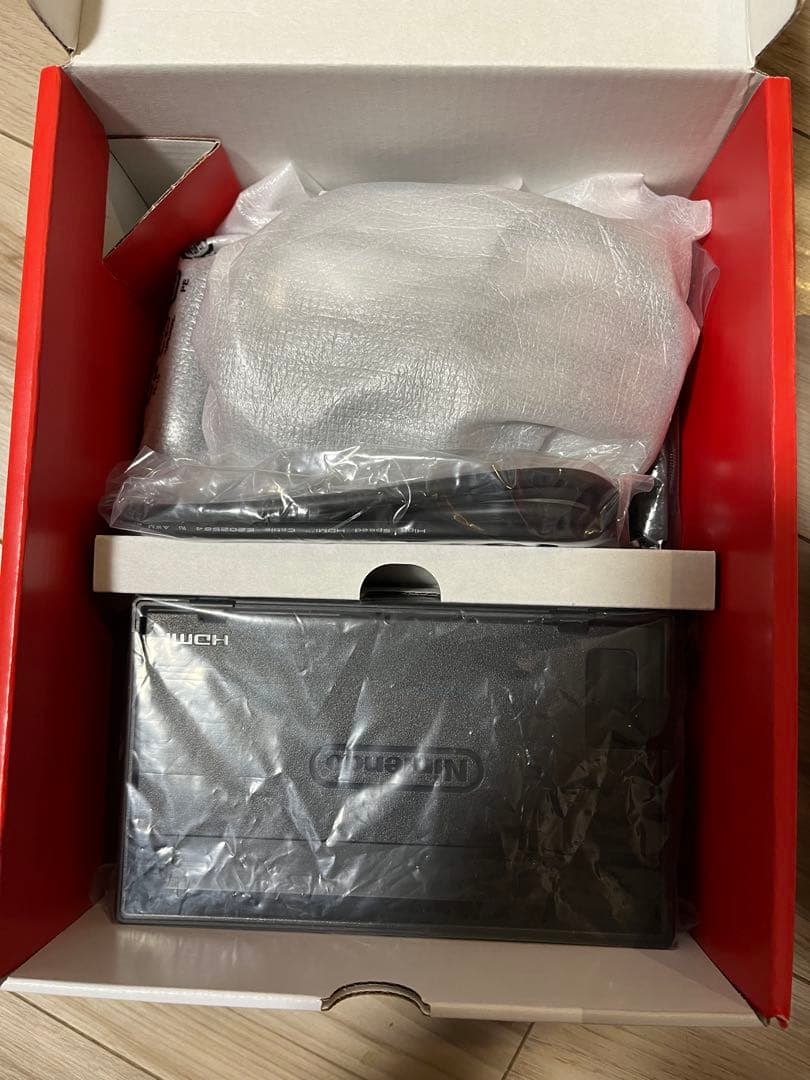 【マロン】保証つき⭐︎switch 本体　Joy-Conつき