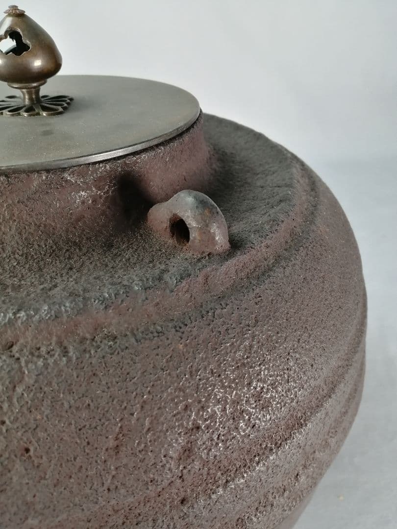 【茶事具】釜師聲鉄　織部筋釜　茶釜　釜386