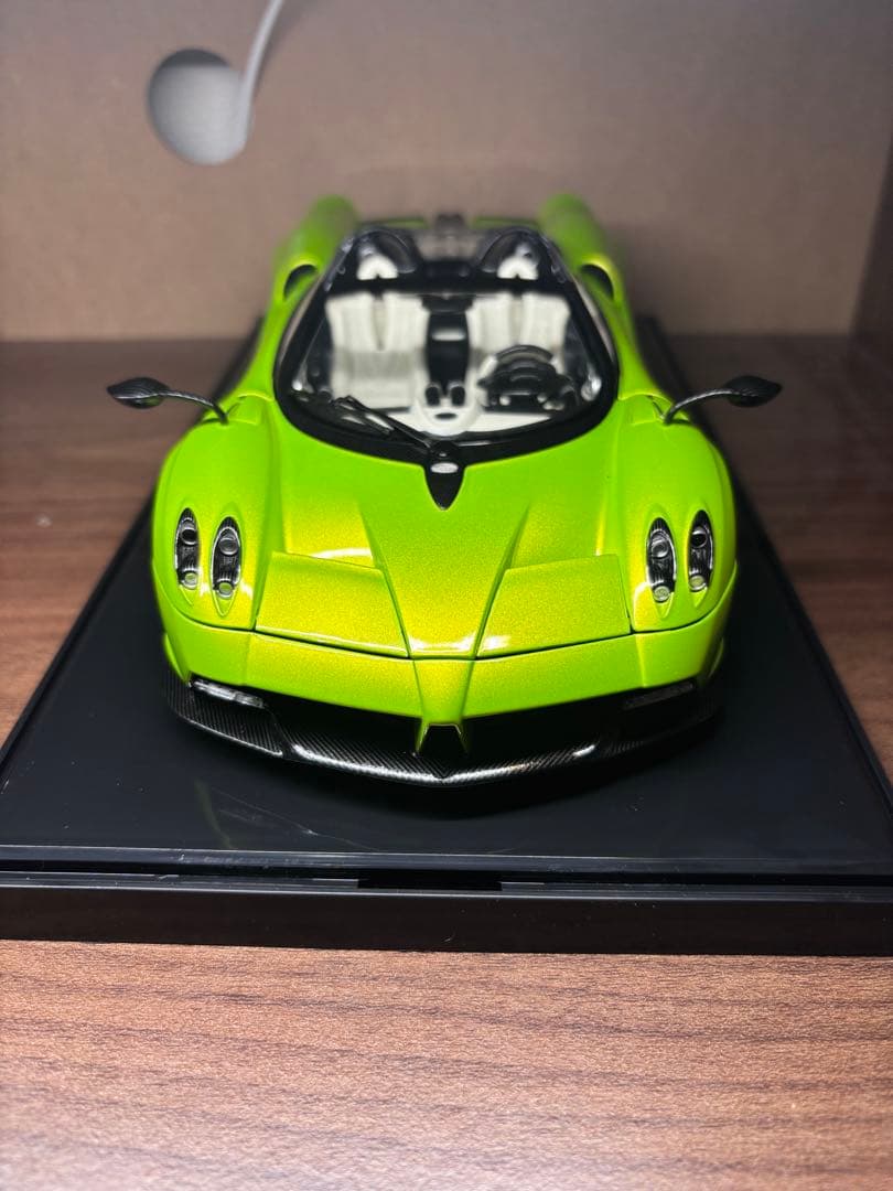 AUTOart パガーニ　ウアイラ　1:18