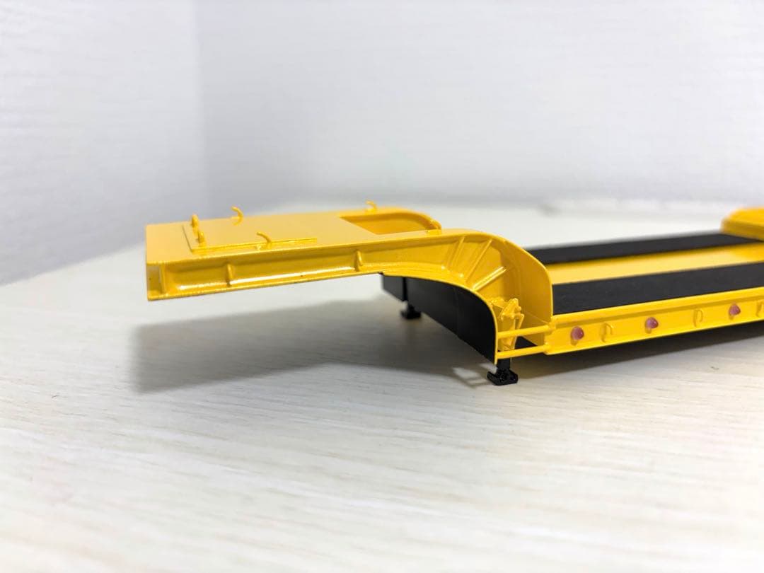 Dodge　1/50 3軸低床トレーラー自動あゆみ付　重機 建機