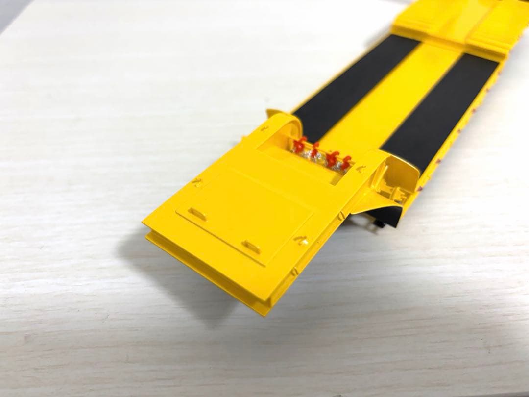 Dodge　1/50 3軸低床トレーラー自動あゆみ付　重機 建機