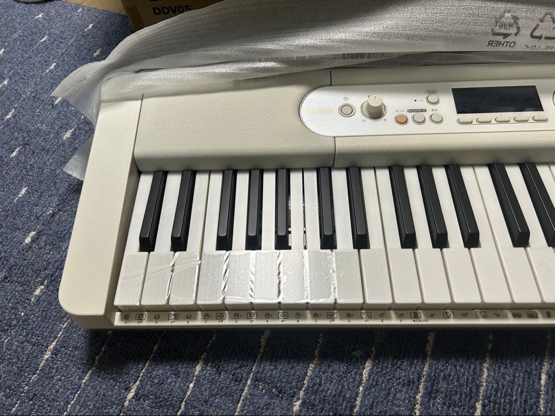 カシオ　61鍵 ホワイト 電子オルガン