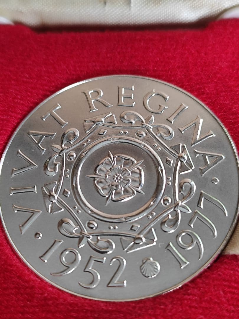 【希少】1977 イギリス エリザベス ジュビリー 中型 シルバー銀メダル