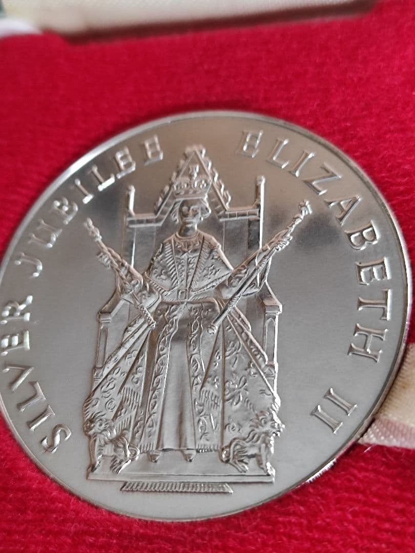 【希少】1977 イギリス エリザベス ジュビリー 中型 シルバー銀メダル