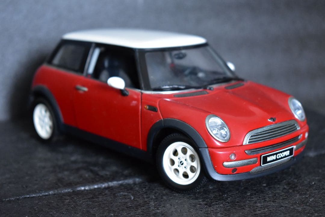 [絶版] 1/18 オートアート ミニクーパー ミニカー エンジン再現