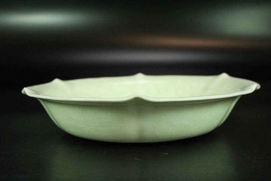 中国美術 白磁 刻草花紋 盤 φ16cm 影青(K-XA680)